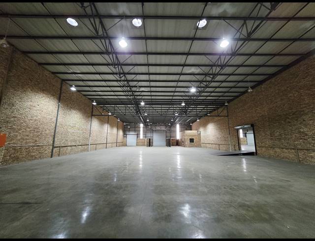 1,535M² WAREHOUSE TO LET IN LANSERIA